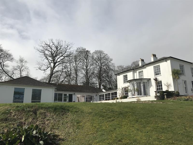Penmere Manor 3*